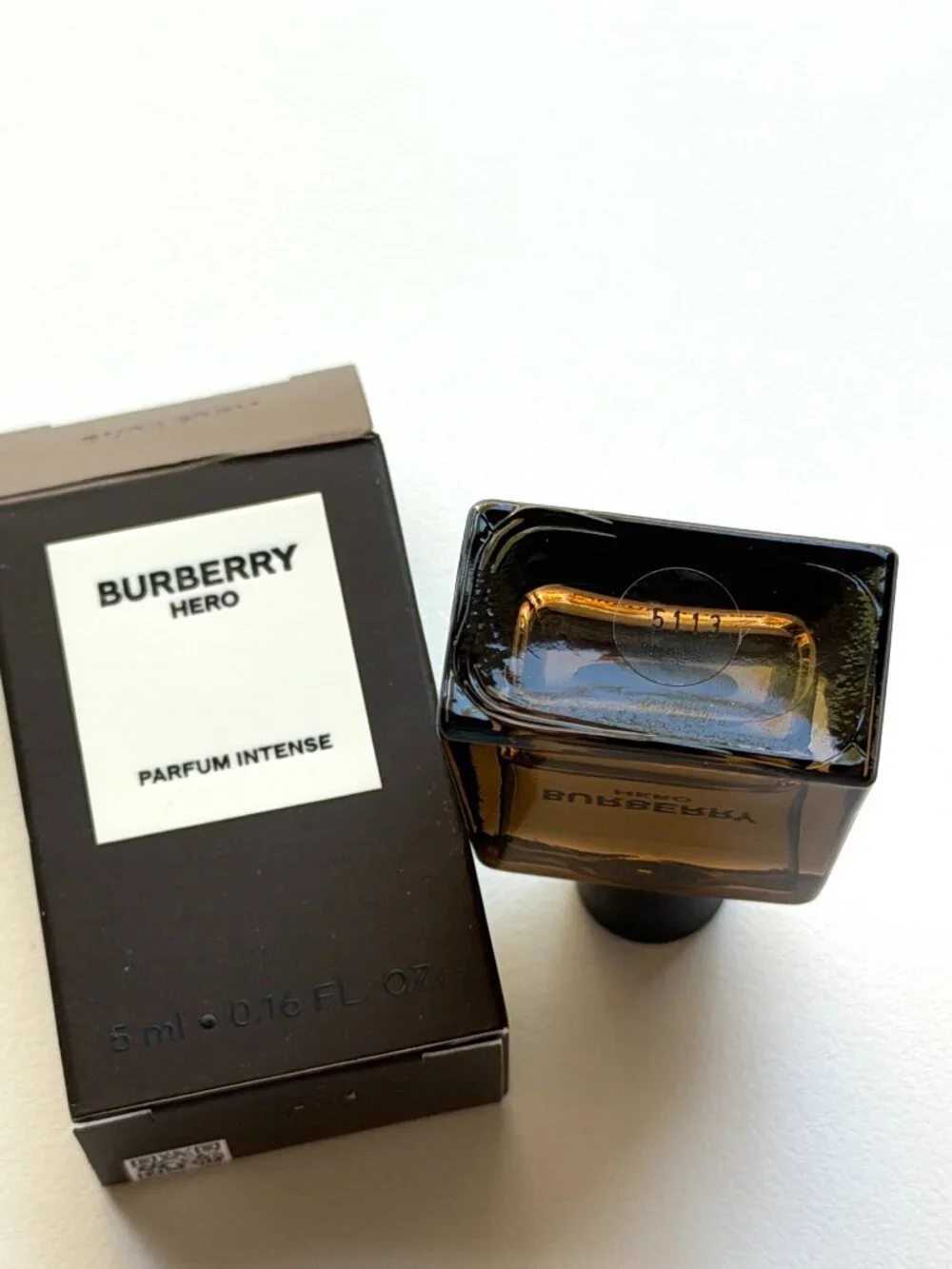 3930 BURBERRY HERO HIGH END FRAGRANCE DELUXE SAMPLE